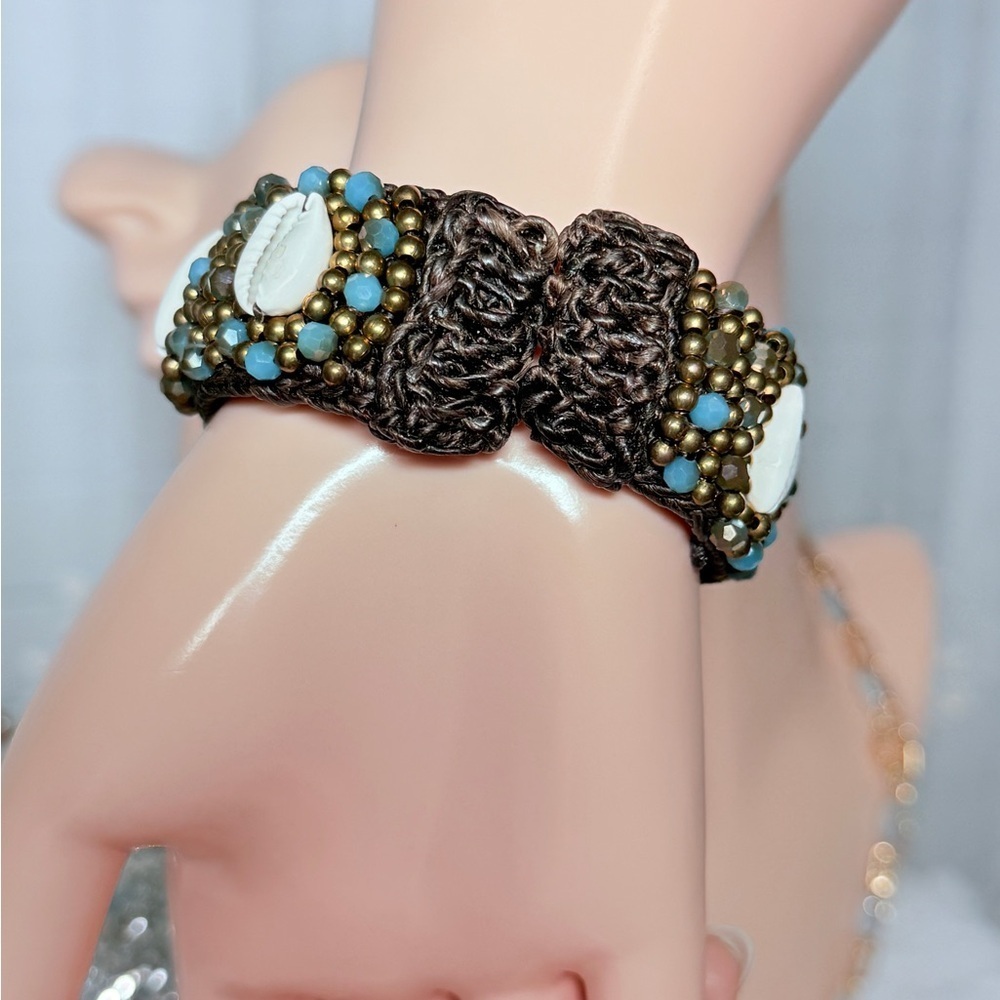 ⚜️ Handcrafted Beaded Bracelet with Shell Accents - Picture 9 of 11